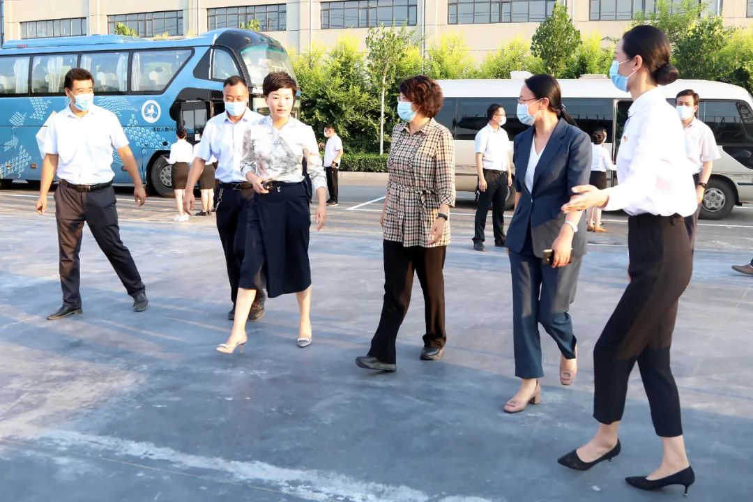 邢臺(tái)市市長(zhǎng)宋華英一行蒞臨華興三期觀(guān)摩指導(dǎo)